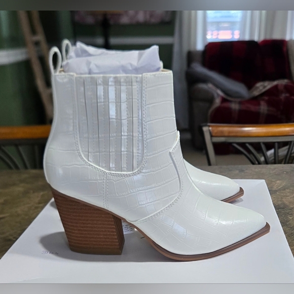 The Drop Women's Sia Pointed-Toe Western Ankle Boot #787, 788 - Picture 3 of 11